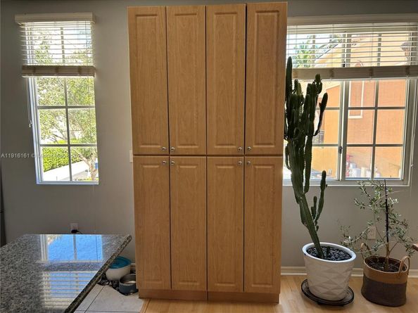 2811 NE 185th St, Aventura FL 33180