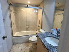 2811 NE 185th St, Aventura FL 33180