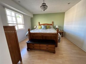 2811 NE 185th St, Aventura FL 33180