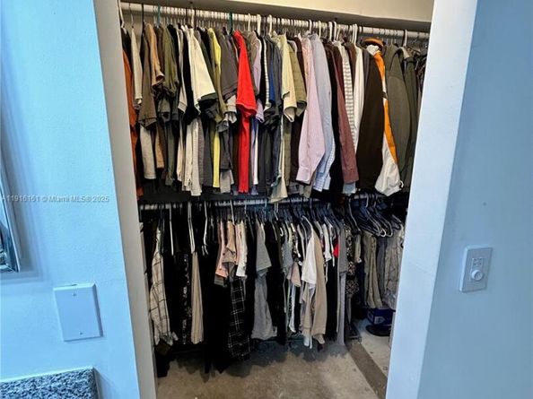 2811 NE 185th St, Aventura FL 33180