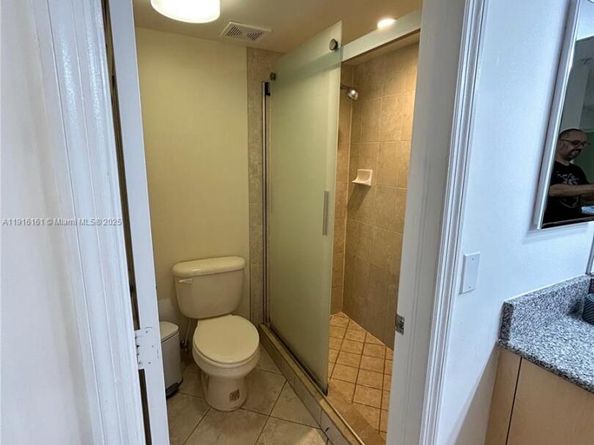 2811 NE 185th St, Aventura FL 33180