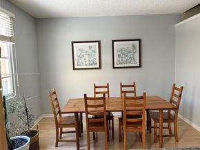 2811 NE 185th St, Aventura FL 33180