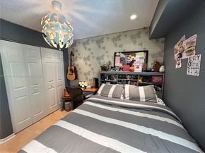 2811 NE 185th St, Aventura FL 33180