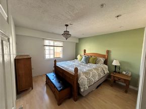 2811 NE 185th St, Aventura FL 33180