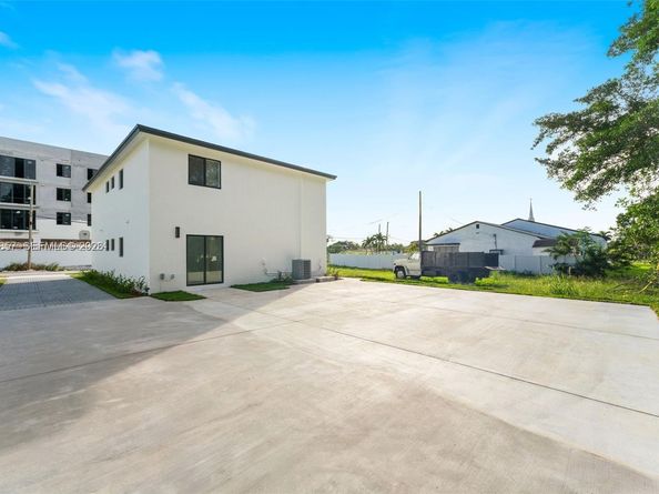 11997 SW 218th St, Miami FL 33170