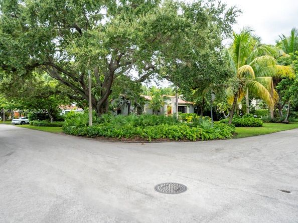 492 NE 55th St, Miami FL 33137