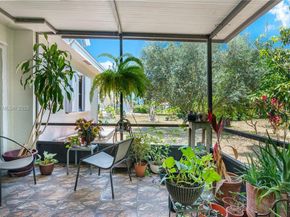 9404 NW 70th Pl, Tamarac FL 33321