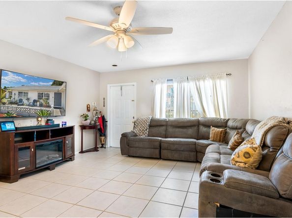 9404 NW 70th Pl, Tamarac FL 33321