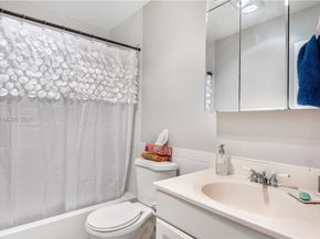 9404 NW 70th Pl, Tamarac FL 33321