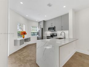 6538 Via Regina 9, Boca Raton FL 33433