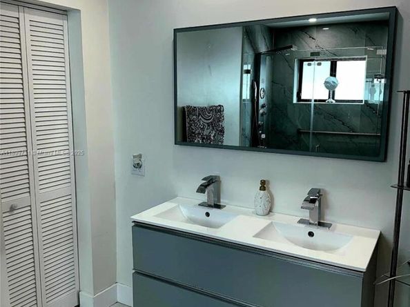 19234 SW 121st Ct, Miami FL 33177