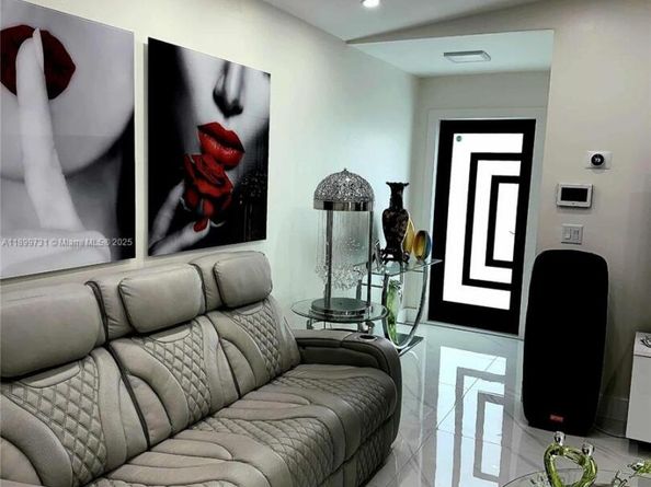 19234 SW 121st Ct, Miami FL 33177