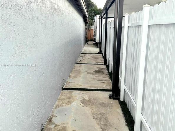 19234 SW 121st Ct, Miami FL 33177