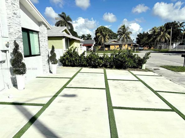 19234 SW 121st Ct, Miami FL 33177