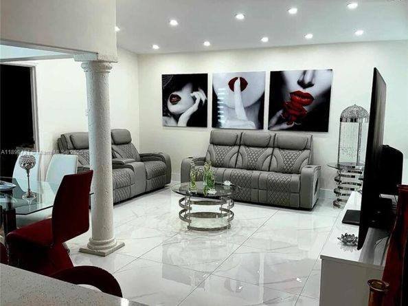 19234 SW 121st Ct, Miami FL 33177