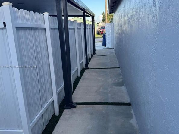 19234 SW 121st Ct, Miami FL 33177