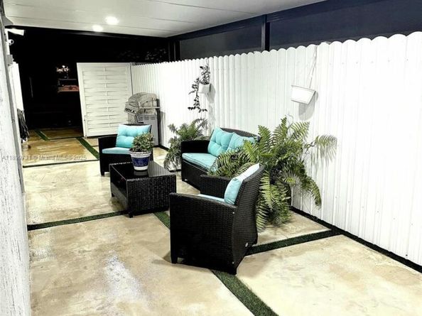 19234 SW 121st Ct, Miami FL 33177