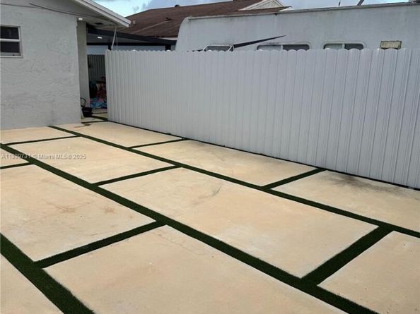 19234 SW 121st Ct, Miami FL 33177