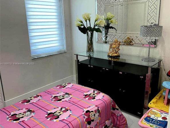 19234 SW 121st Ct, Miami FL 33177