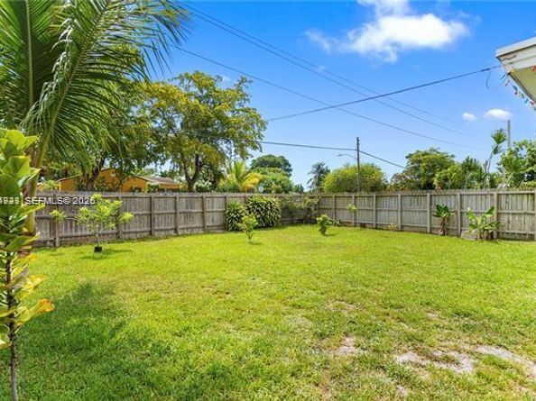 2407 Dewey St, Hollywood FL 33020