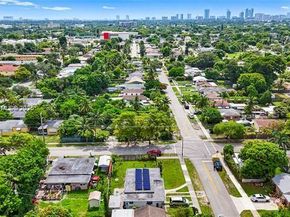 2407 Dewey St, Hollywood FL 33020