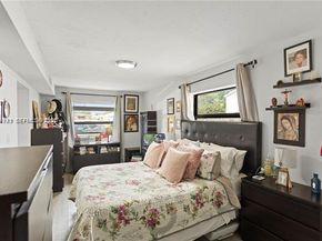 2407 Dewey St, Hollywood FL 33020