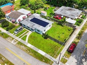 2407 Dewey St, Hollywood FL 33020