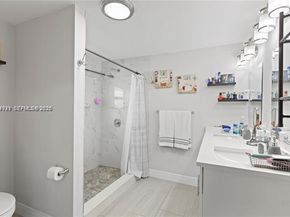 2407 Dewey St, Hollywood FL 33020