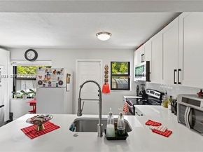 2407 Dewey St, Hollywood FL 33020