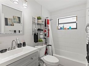 2407 Dewey St, Hollywood FL 33020