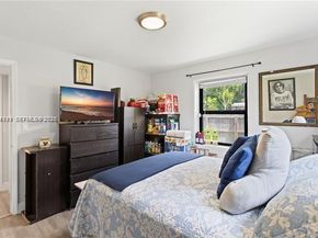 2407 Dewey St, Hollywood FL 33020