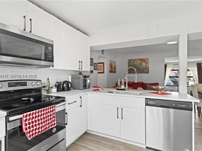 2407 Dewey St, Hollywood FL 33020