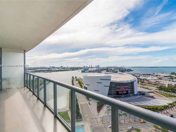 888 Biscayne Blvd 2103, Miami FL 33132