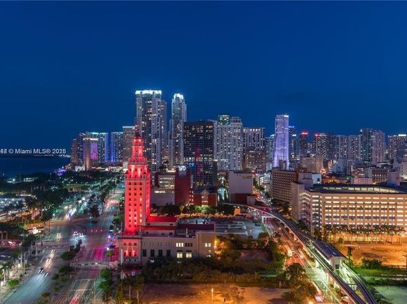 888 Biscayne Blvd 2103, Miami FL 33132