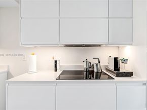 300 Diplomat Pkwy 811, Hallandale Beach FL 33009