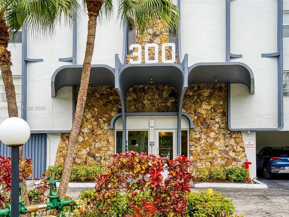 300 Diplomat Pkwy 811, Hallandale Beach FL 33009