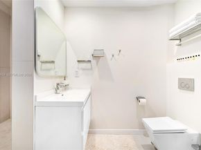 300 Diplomat Pkwy 811, Hallandale Beach FL 33009