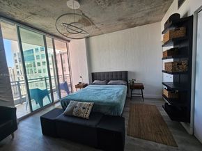690 SW 1st Ct 2515, Miami FL 33130