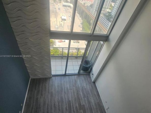690 SW 1st Ct 2515, Miami FL 33130