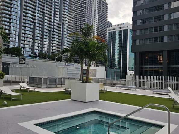 690 SW 1st Ct 2515, Miami FL 33130