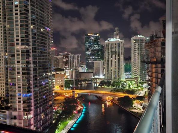 690 SW 1st Ct 2515, Miami FL 33130
