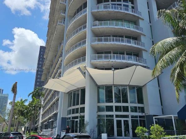 690 SW 1st Ct 2515, Miami FL 33130