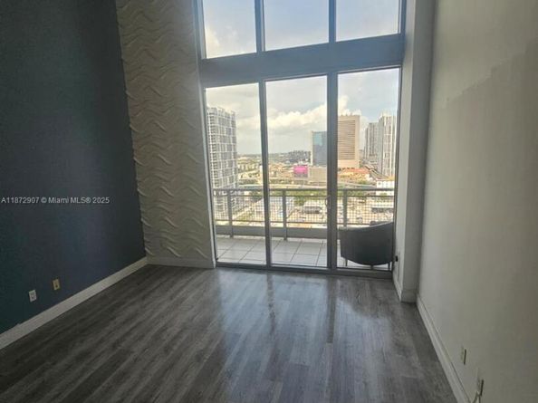 690 SW 1st Ct 2515, Miami FL 33130