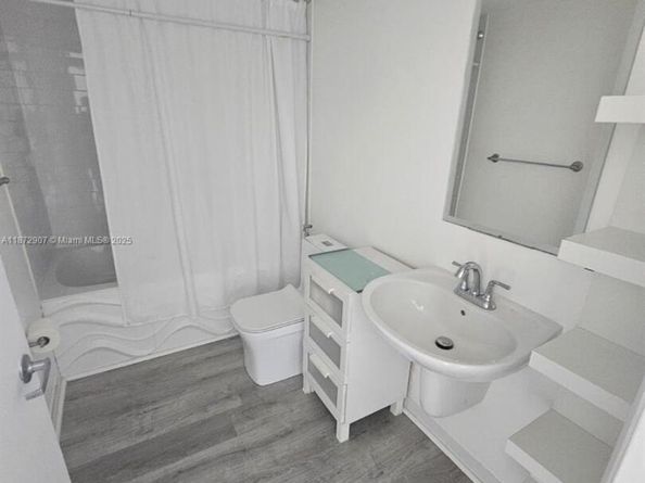 690 SW 1st Ct 2515, Miami FL 33130