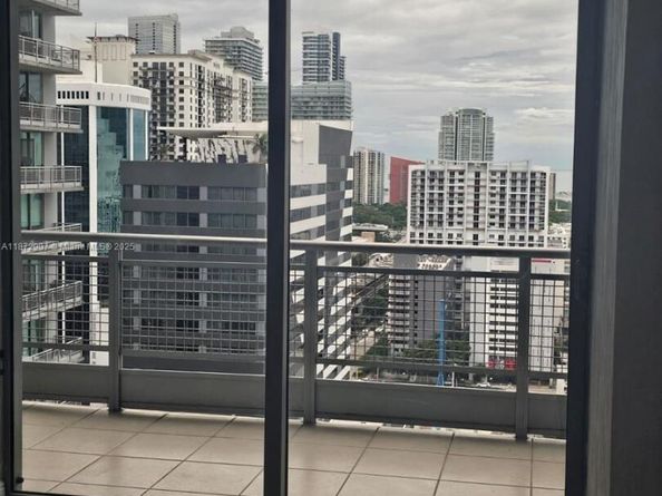 690 SW 1st Ct 2515, Miami FL 33130