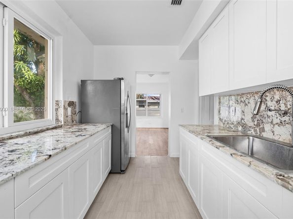 201 S Biscayne River Dr, Miami FL 33169