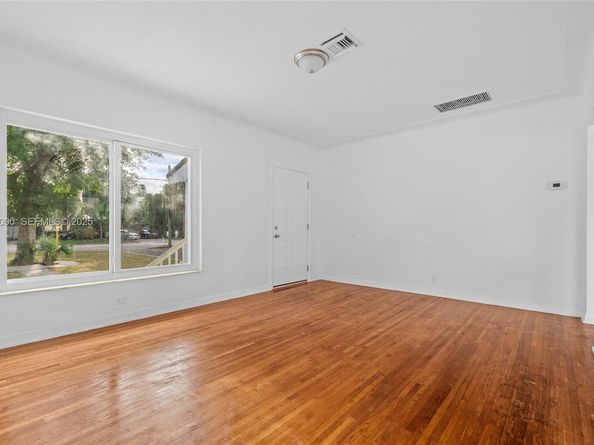 201 S Biscayne River Dr, Miami FL 33169