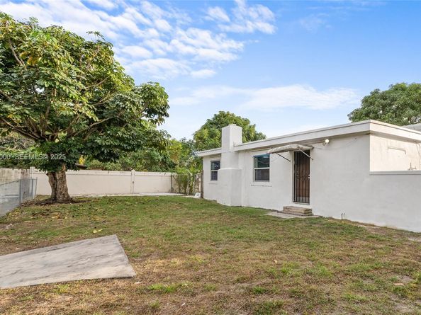 201 S Biscayne River Dr, Miami FL 33169