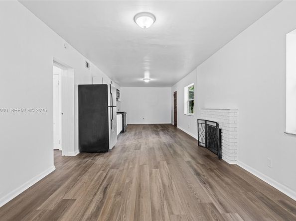 201 S Biscayne River Dr, Miami FL 33169