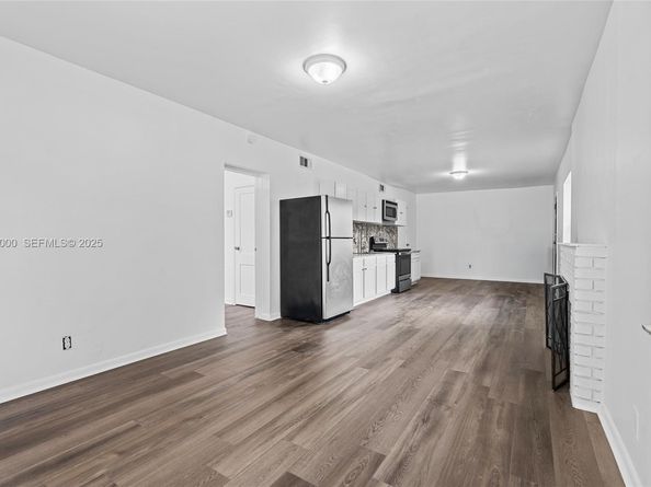 201 S Biscayne River Dr, Miami FL 33169